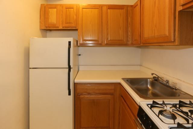 Foto del edificio - 714 W Belmont Ave