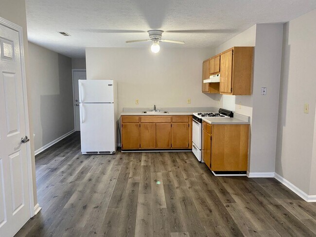 Foto del edificio - Second floor 2 bedroom apartment- Section ...