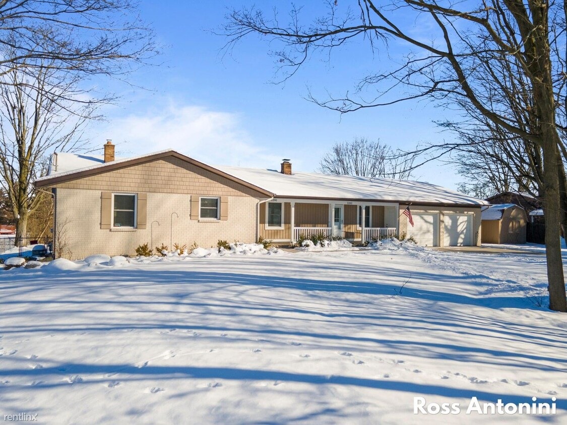 3 br, 1.5 bath House 5390 Ivanrest Ave SW House Rental in