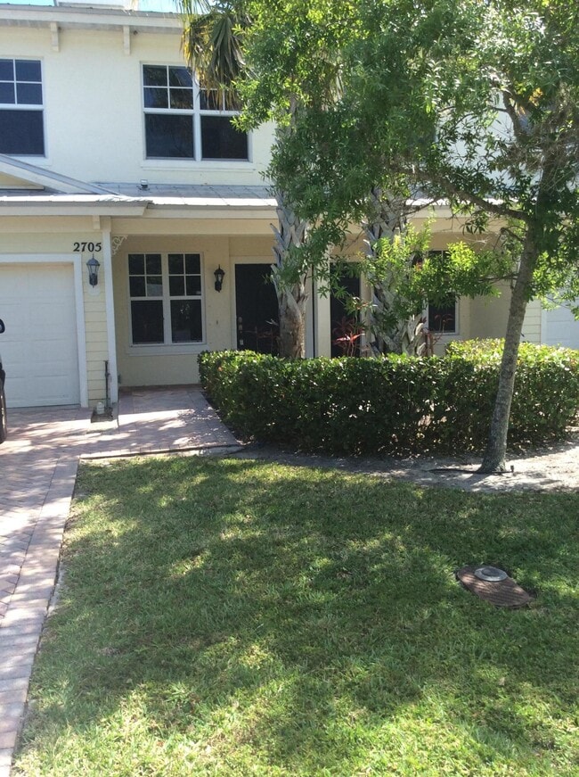 Building Photo - 2705 Creekside Dr