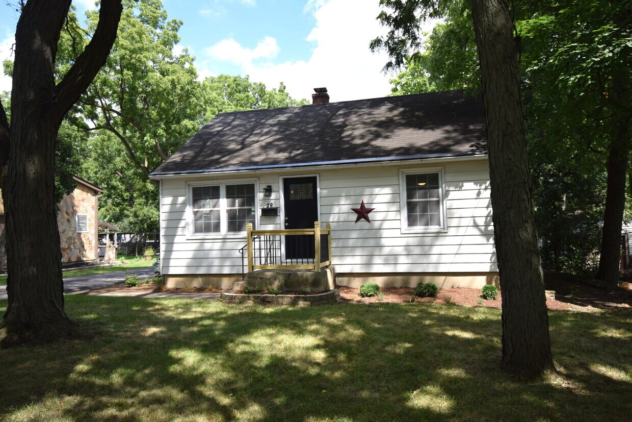 28 N 13th Ave, St Charles, IL 60174 House Rental in St Charles, IL