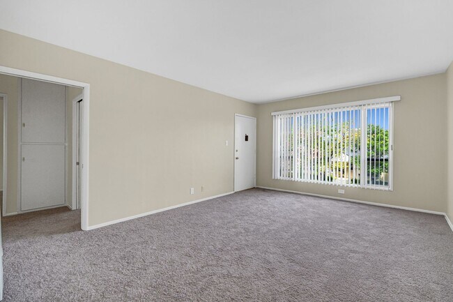 Building Photo - 2 BEDROOMS 1 BATH UNIT IN GREAT LOCATION!!!