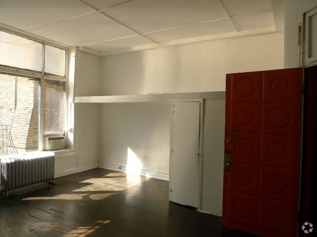 Building Photo - 245 W North Ave