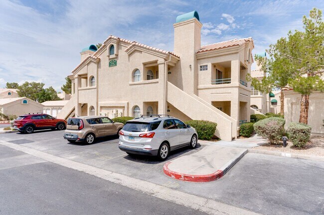 Foto del edificio - Stylish 1st-Floor Green Valley Condo with ...