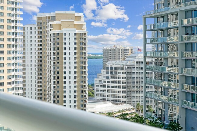 Building Photo - 475 Brickell Ave