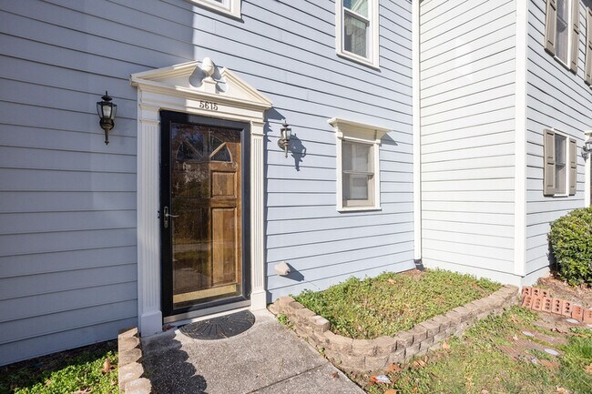 Foto del edificio - 5615 Wispy Willow Ln