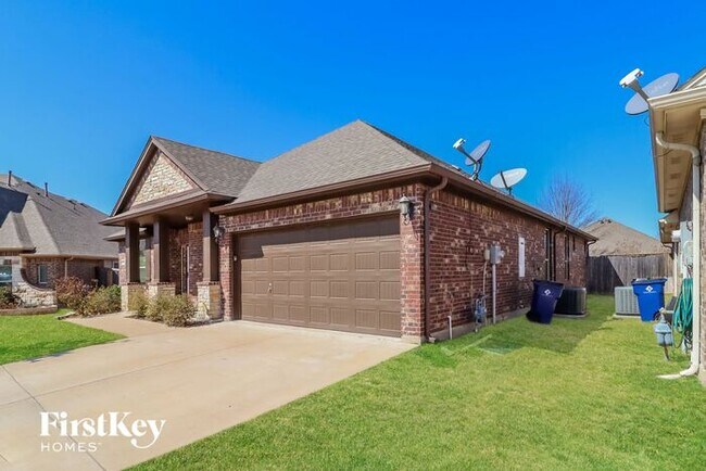 Building Photo - 1005 Destrehan Dr