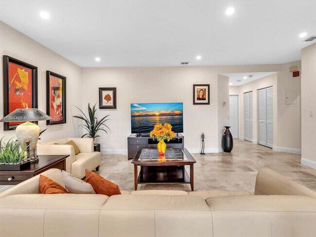 Foto del edificio - 6538 Via Regina