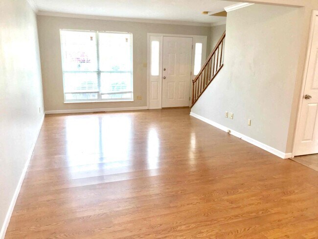 Foto del edificio - 9 Kingsmont Ct