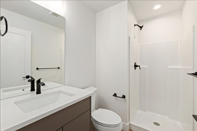 Foto del edificio - Modern, New 3-Story Boise Bench Townhome with Garage in a Prime Location