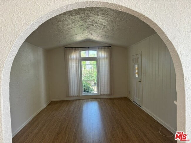 Foto del edificio - 944 Havenhurst Dr