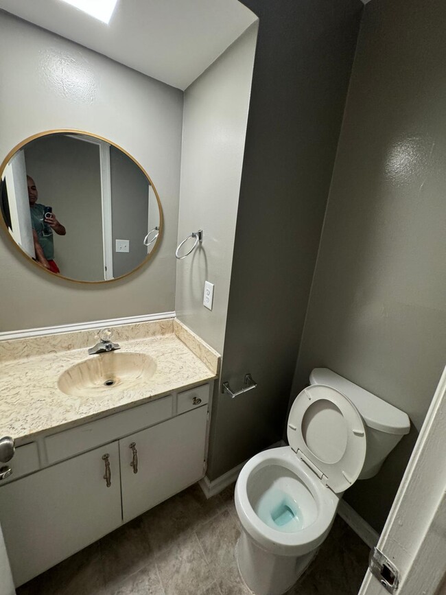 Building Photo - 5975 Dixon Dr