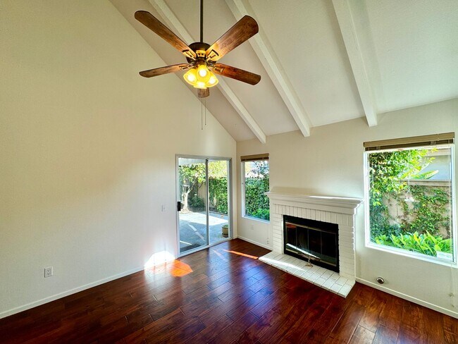 Building Photo - Great 3B/2.5BA House in Gated Community in...