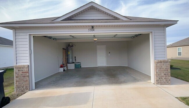 Building Photo - 5504 Beech Grv
