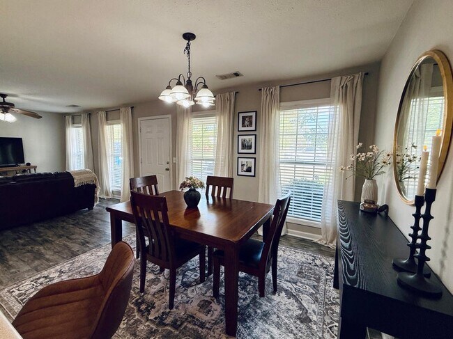 Foto del edificio - 1505 Gun Club Rd