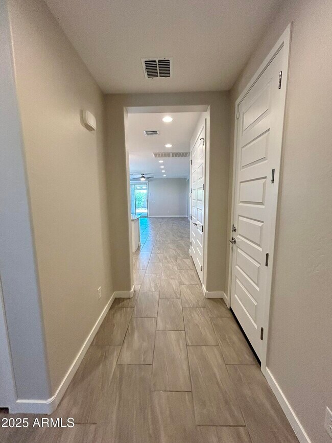 Building Photo - 6581 S Abbey Ln