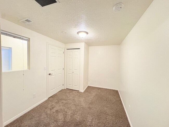 Foto del edificio - 334 W Mountain View Dr