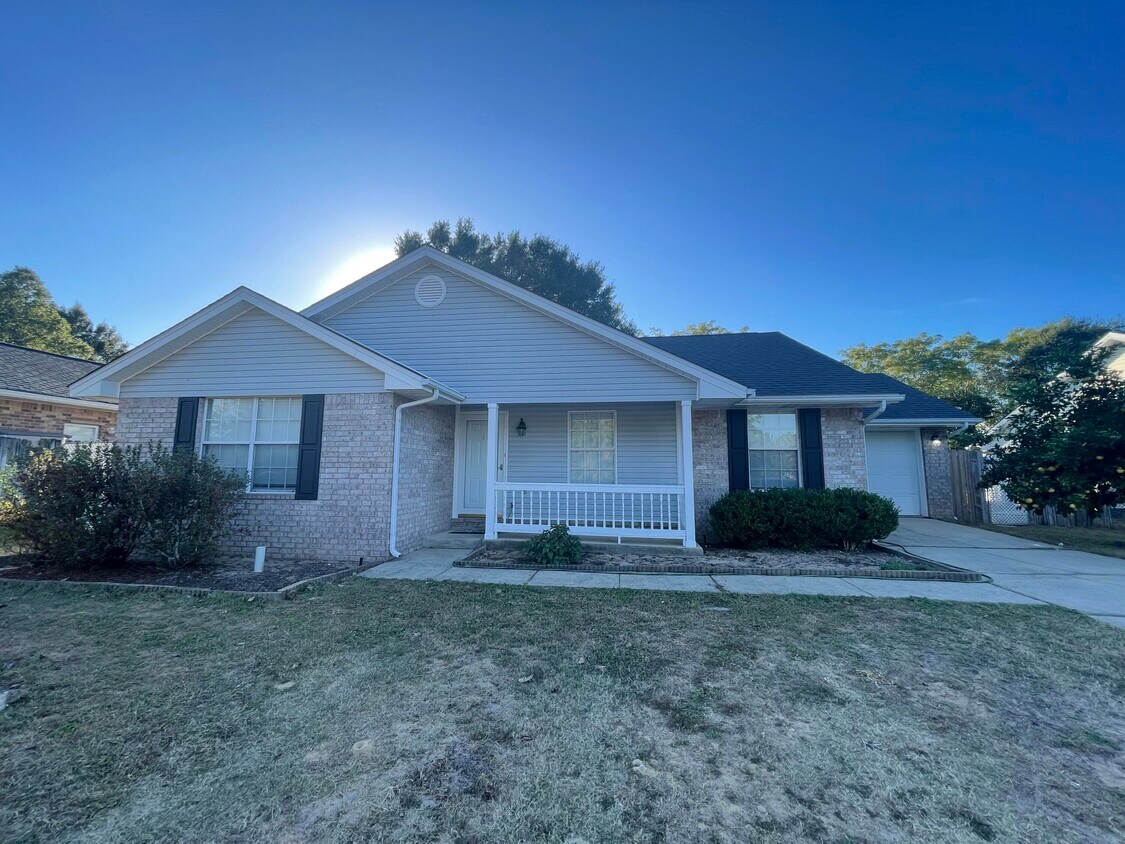 Primary Photo - 105 Steeplechase Dr