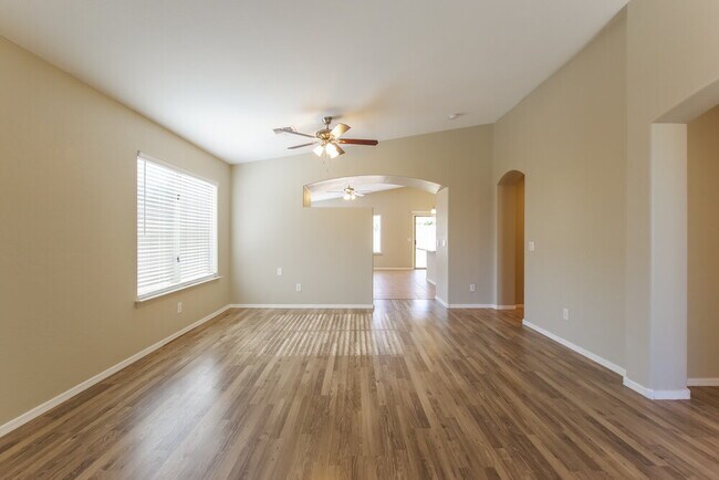 Foto del edificio - 3026 W Rapalo Rd