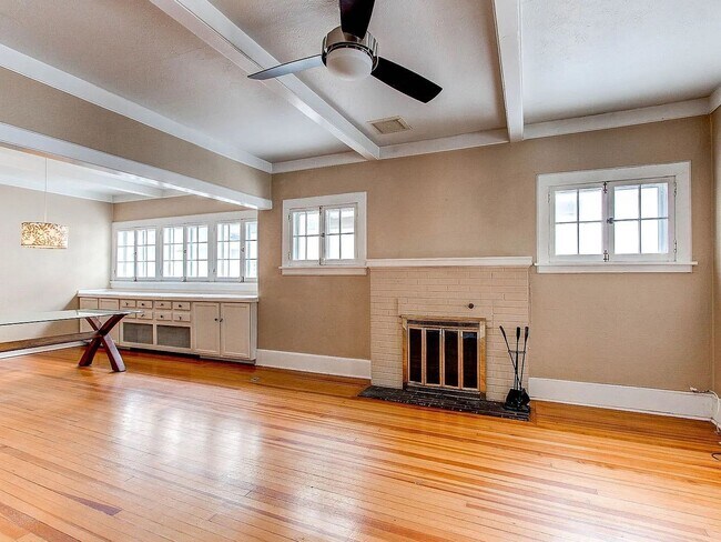 Foto del edificio - Charming Cheesman Park Duplex | 2 Bed / 2 Bath | Large Yard + Deck