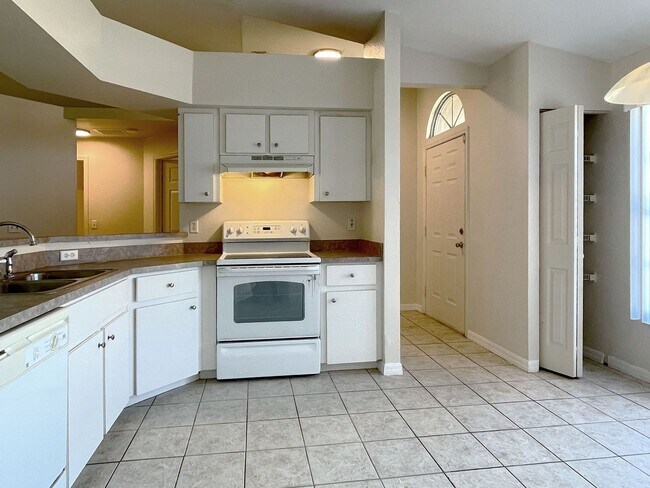 Building Photo - Three-Bedroom Home near Lake Elbert