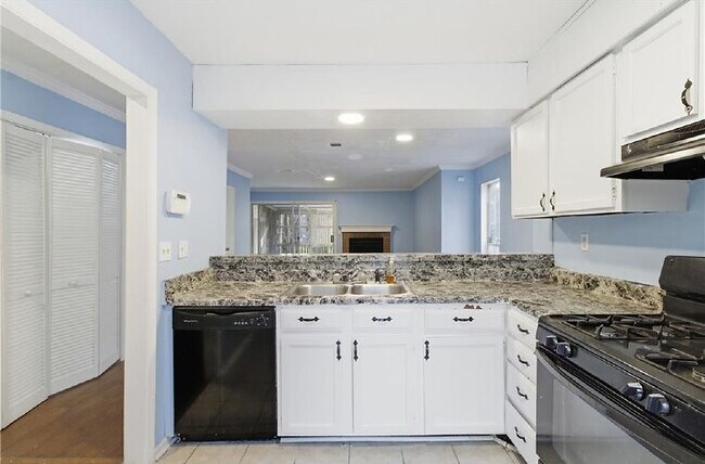 Foto del edificio - Room in Townhome on Glynn Oaks Dr