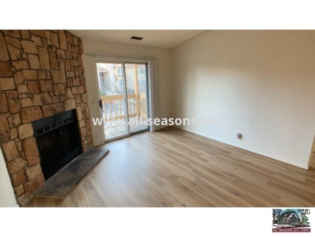 Building Photo - Spacious 2 bedroom condo near World Arena!
