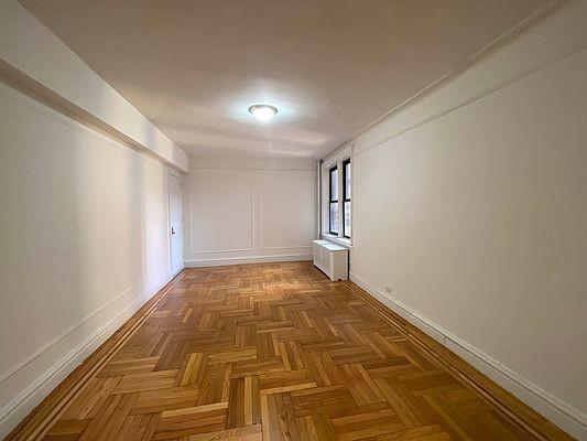 Foto del edificio - 1 bedroom in BRONX NY 10467