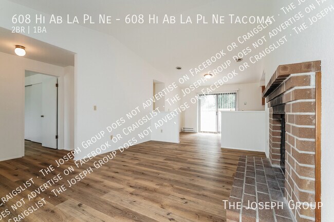 Building Photo - 608 Hi-Ab-La Pl NE