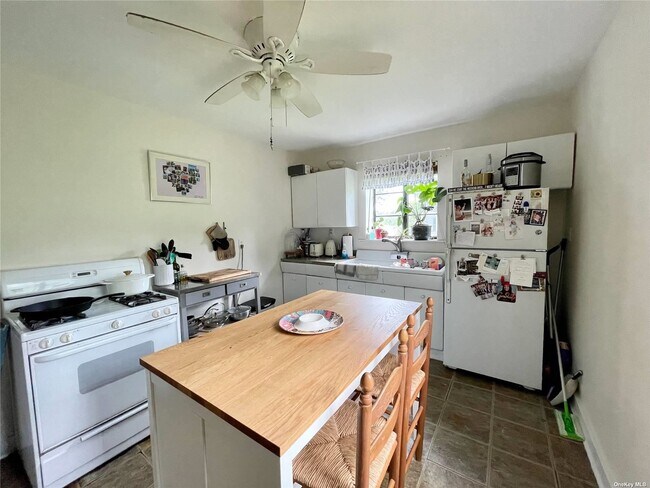 Foto del edificio - 307 W Shore Rd
