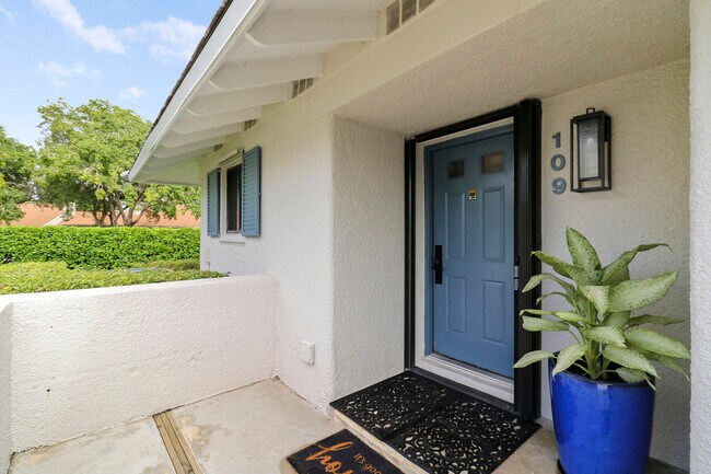 Building Photo - 109 Club Dr