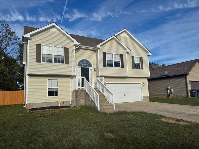 Building Photo - Gorgeous 5 Bedroom Home