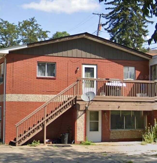 Building Photo - 100 Woodland Rd