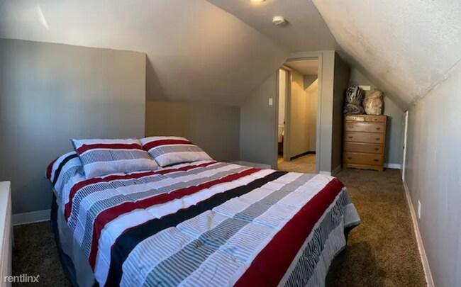 Foto del edificio - 4901 Roger Dr