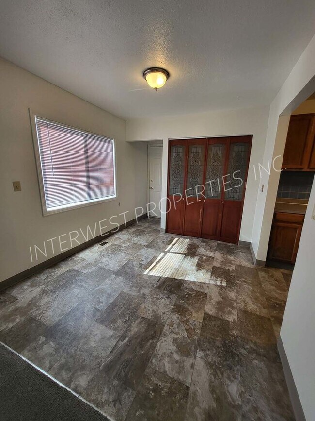 Building Photo - Charming 3 bd Home in Portland with W/D Ho...