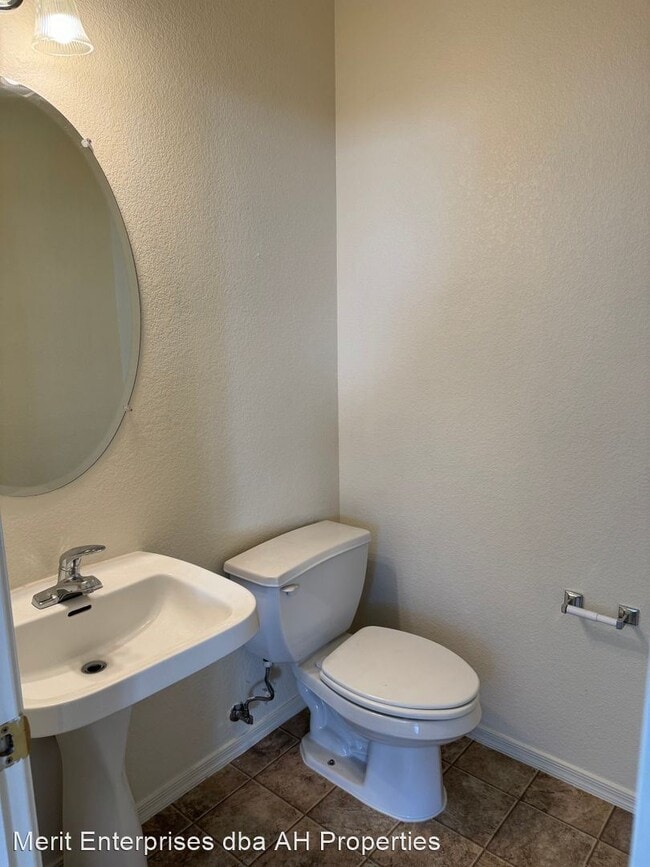 Building Photo - 3 br, 2.5 bath House - 9014 E GABLE AVE