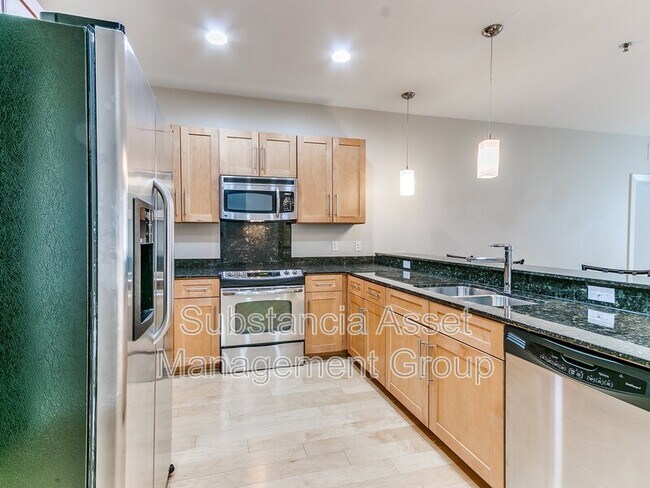Foto del edificio - 444 N Central Ave