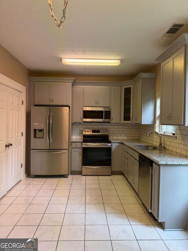 Building Photo - 92 Timber Ridge Dr