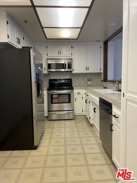 Building Photo - 880 W 1st St