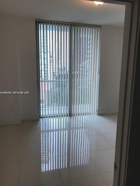 Foto del edificio - 79 SW 12th St