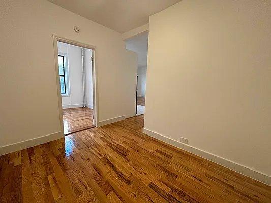 Foto del edificio - 0 bedroom in BRONX NY 10452