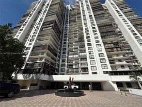 Building Photo - 2333 Brickell Ave
