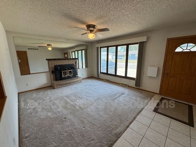 Building Photo - 2106 Assumption Dr