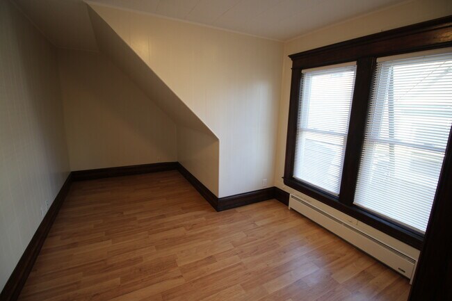 Foto del edificio - 639 Park Ave #6