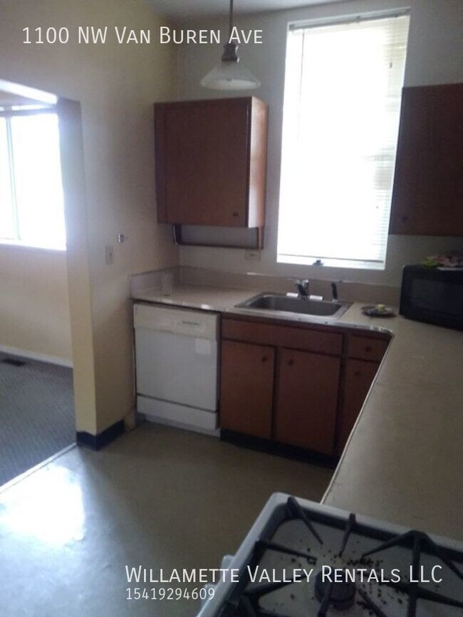 Building Photo - Great 2bdr/1bth within Walking Distance to...