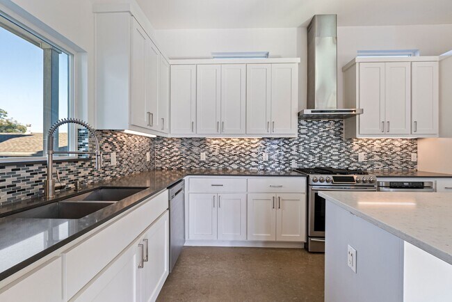 Foto del edificio - Beautiful 2 bedroom, 2 bathroom home in Rosewood!!!