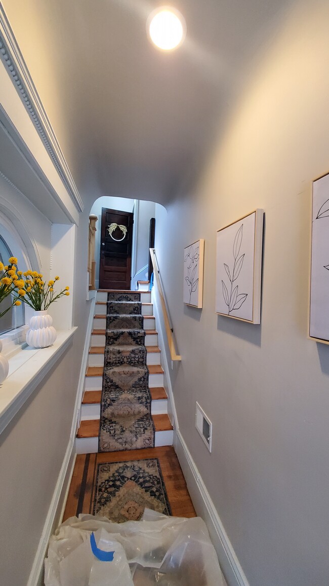Front entrance to unit - 1606 E 85th St