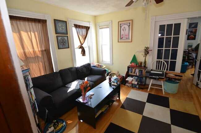 Living room - 17 Ware St
