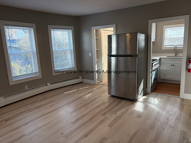 Foto del edificio - *65 W Cole Street