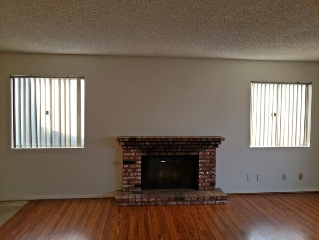 Building Photo - 1652 W 205th St